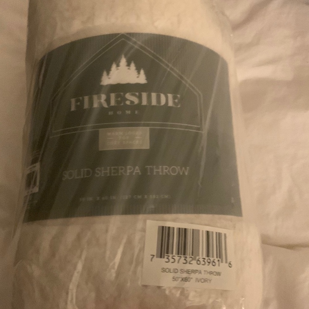 Sherpa throw 50” X 60” brand new ivory - cozy blanket